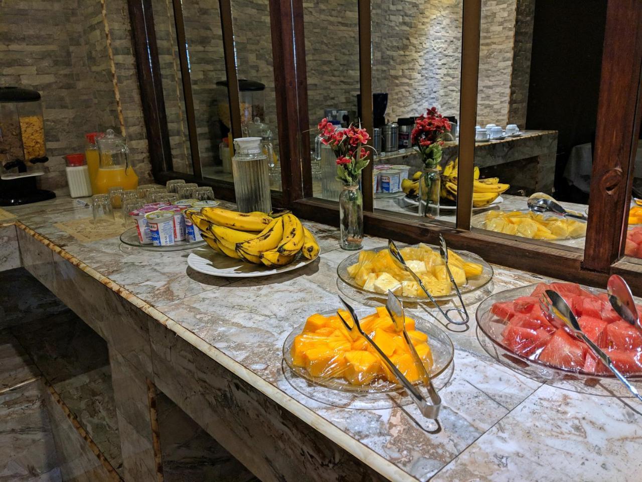 威望套房酒店 坎帕拉 外观 照片